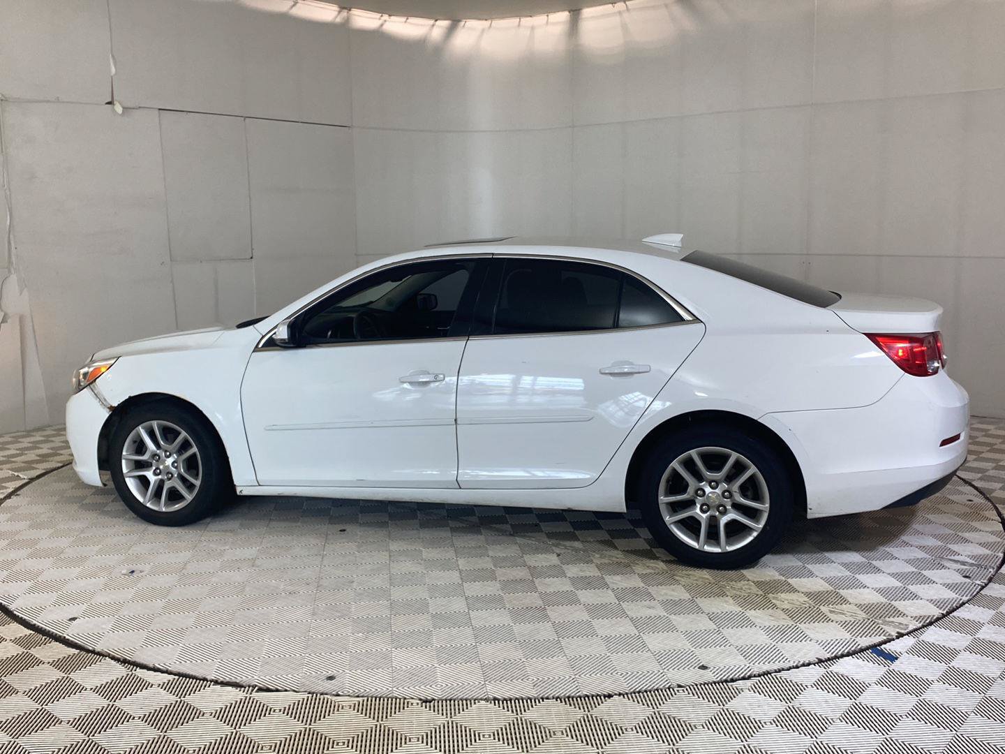 Used 2016 Chevrolet Malibu LT w/ Sun And Convenience Package FWD image 17