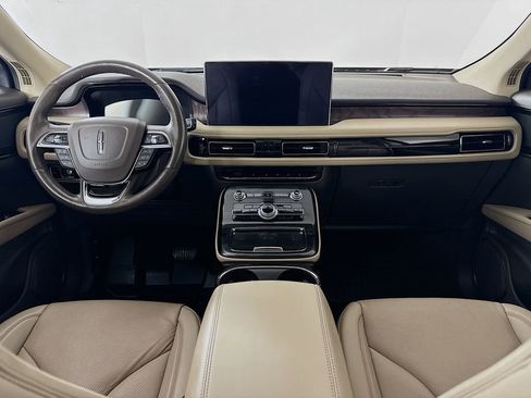 Used 2023 Lincoln Nautilus Reserve image 3