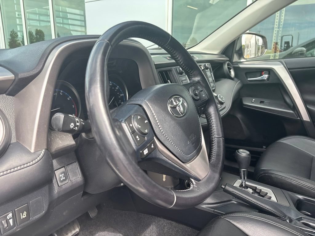 Used 2017 Toyota RAV4 XLE w/ Carpet Mat Package AWD/4WD image 11