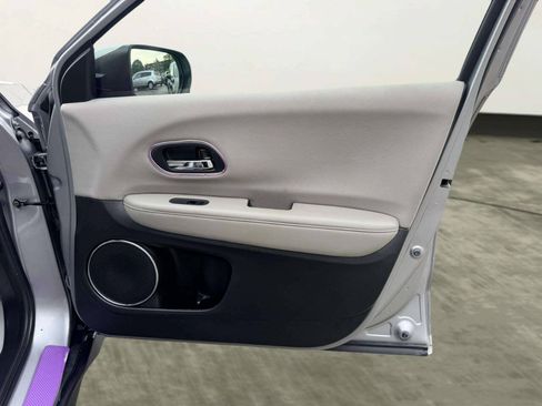 Used 2017 Honda HR-V EX image 25
