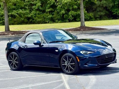 Used 2026 MAZDA MX-5 Miata Grand Touring RWD image 10