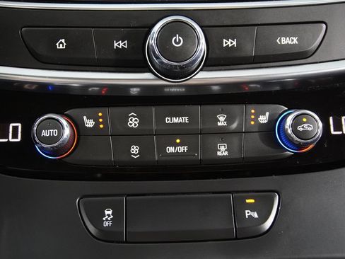 Used 2017 Buick LaCrosse Essence FWD image 23