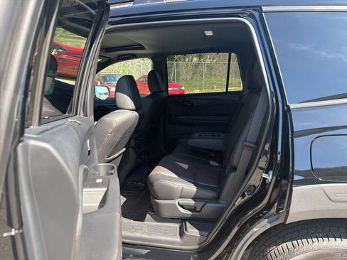 Used 2025 Honda Passport Black Edition image 9