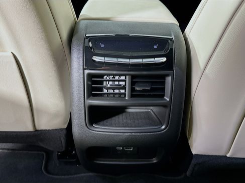 Used 2025 Cadillac XT5 Sportv w/ Technology Package image 28