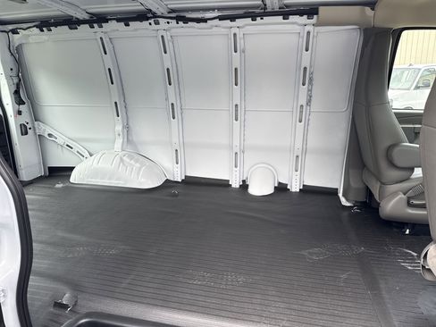 New 2025 Chevrolet Express 3500 w/ Driver Convenience Package image 21