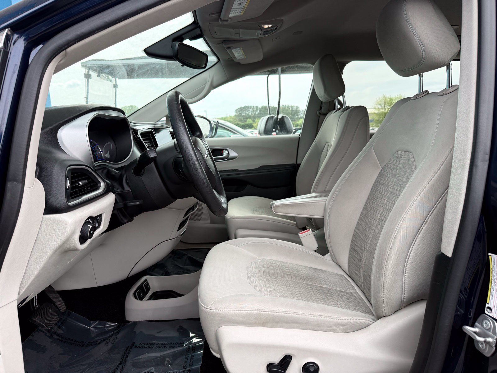 Used 2018 Chrysler Pacifica Touring Plus FWD image 19