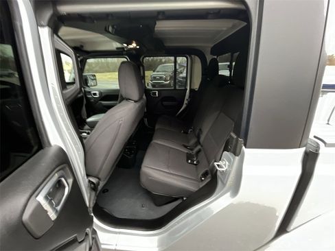 Used 2022 Jeep Gladiator Willys image 22
