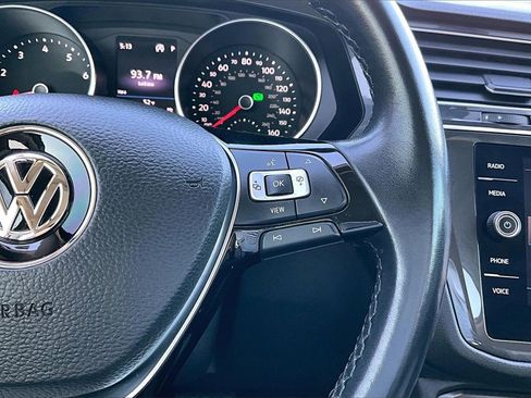 Used 2019 Volkswagen Tiguan SE w/ Panoramic Sunroof Package image 12