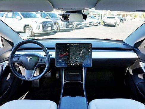 Used 2019 Tesla Model 3 Standard Range image 19