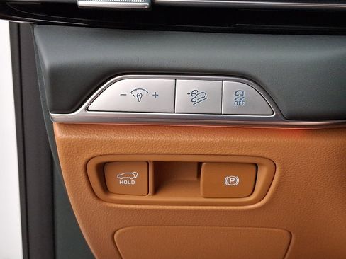 Certified 2025 Genesis GV80 3.5T Advanced AWD/4WD image 27