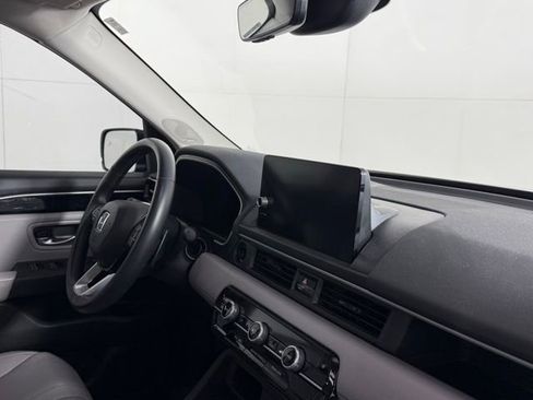 Used 2025 Honda Pilot Touring image 35