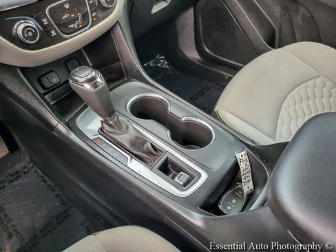 Used 2018 Chevrolet Equinox LS FWD image 23
