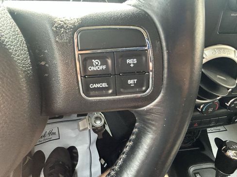 Used 2011 Jeep Wrangler Unlimited Sahara AWD/4WD image 20