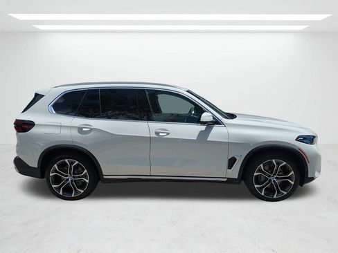 New 2026 BMW X5 xDrive40i w/ Premium Package AWD/4WD image 3