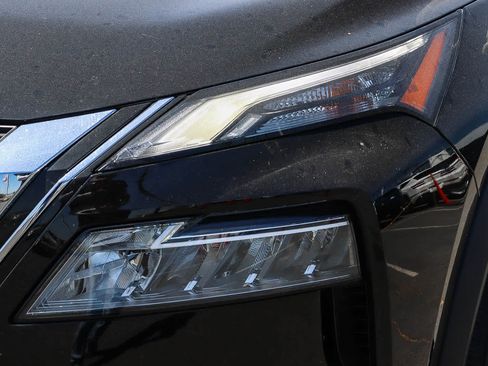 Used 2023 Nissan Rogue SV FWD image 2