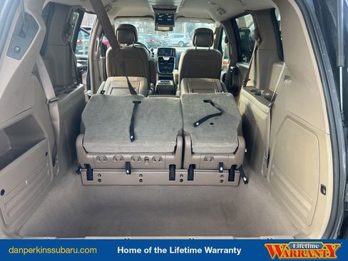 Used 2016 Chrysler Town & Country Touring image 57