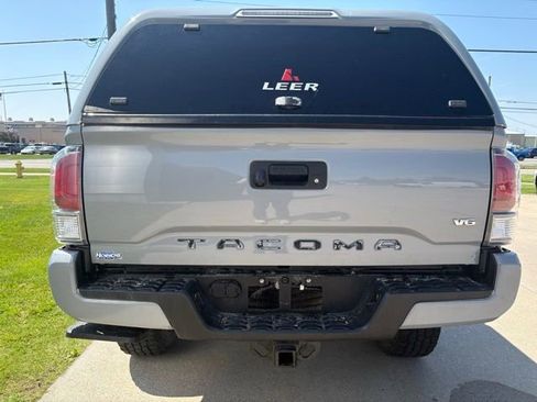 Used 2021 Toyota Tacoma SR5 AWD/4WD image 12