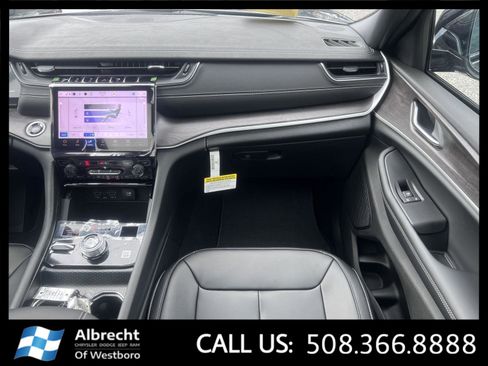 New 2025 Jeep Grand Cherokee Limited image 17