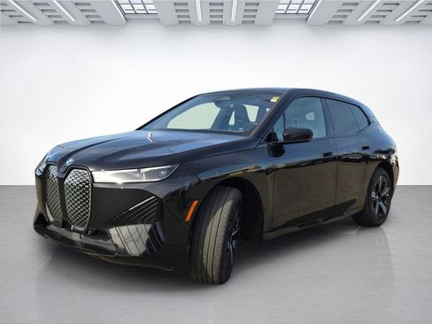 Used 2023 BMW iX xDrive50 w/ Sport Package AWD/4WD image 8