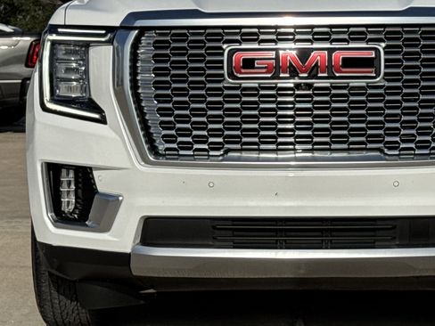 Used 2024 GMC Yukon XL Denali image 7