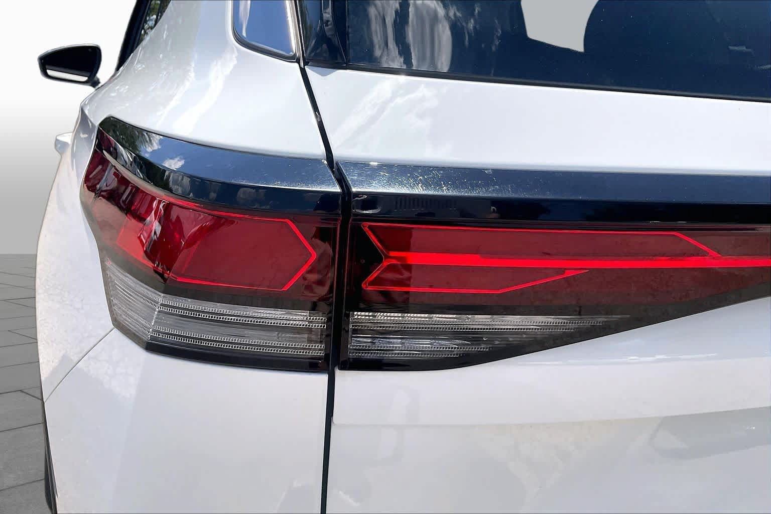 Used 2026 Volkswagen Tiguan SE FWD image 28