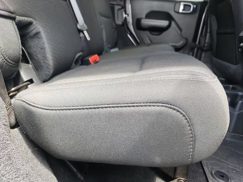 Used 2022 Jeep Wrangler Unlimited Sport AWD/4WD image 29