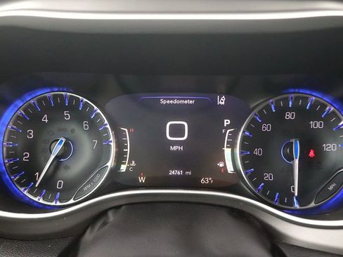 Used 2025 Chrysler Pacifica Select FWD image 19