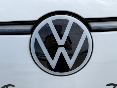 Used 2025 Volkswagen ID. Buzz 1st Edition image 18