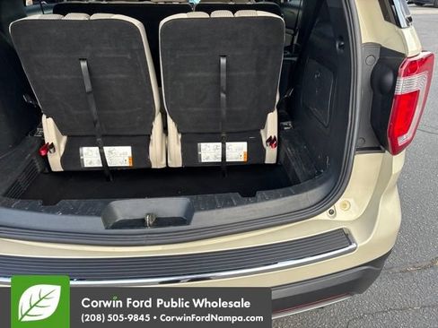 Used 2018 Ford Explorer XLT w/ Equipment Group 201A AWD/4WD image 30