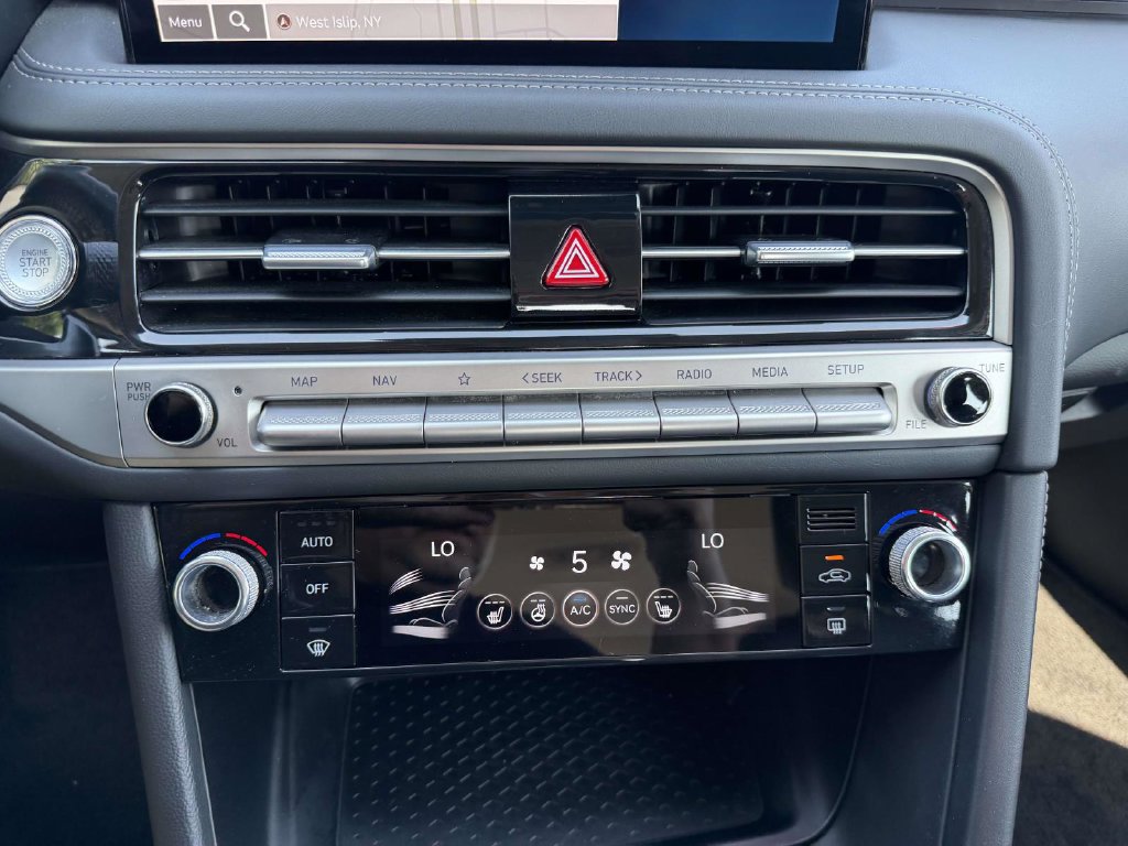 Used 2025 Genesis G70 2.5T AWD/4WD image 27