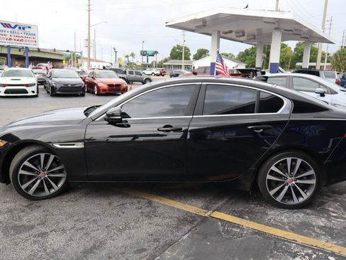 Used 2018 Jaguar XE Prestige RWD image 6