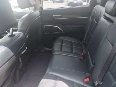 Used 2022 Kia Telluride EX image 17