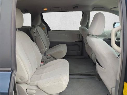 Used 2011 Toyota Sienna LE w/ Towing Pkg FWD image 21
