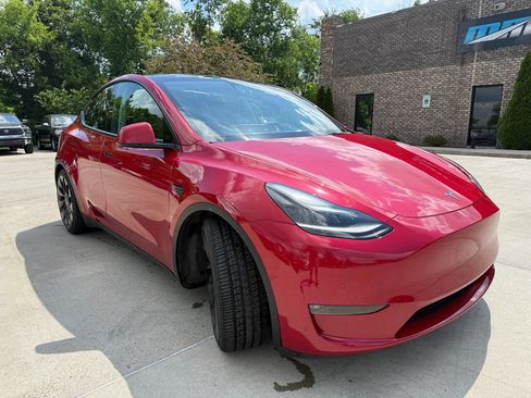 Used 2022 Tesla Model Y Performance AWD/4WD image 3