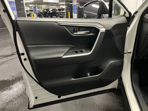 Used 2020 Toyota RAV4 XLE w/ Convenience Package AWD/4WD image 17