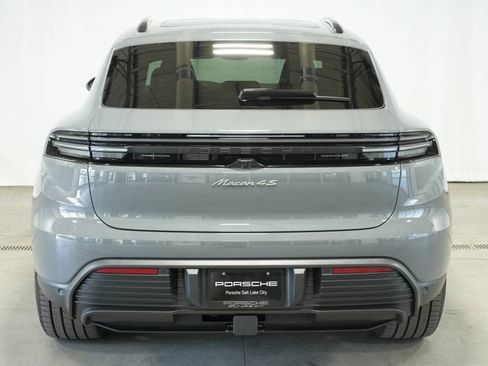 Certified 2025 Porsche Macan 4S Electric AWD/4WD image 12