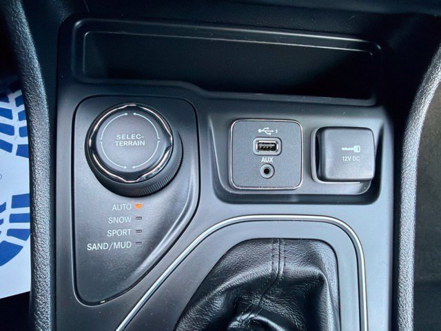 Certified 2021 Jeep Cherokee High Altitude AWD/4WD image 32