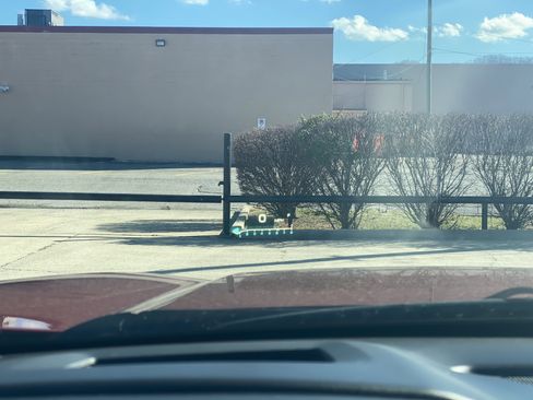 Used 2023 GMC Acadia SLT w/ Technology Package image 8