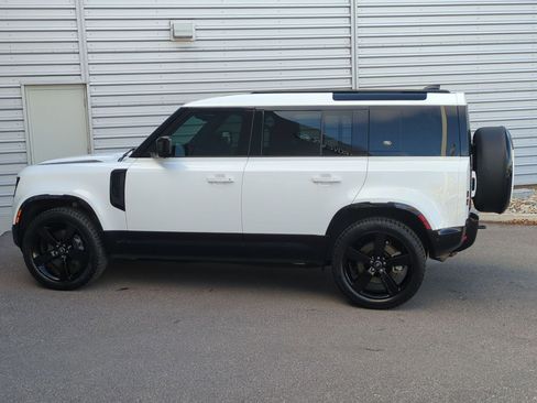 Used 2024 Land Rover Defender 110 X-Dynamic SE image 11