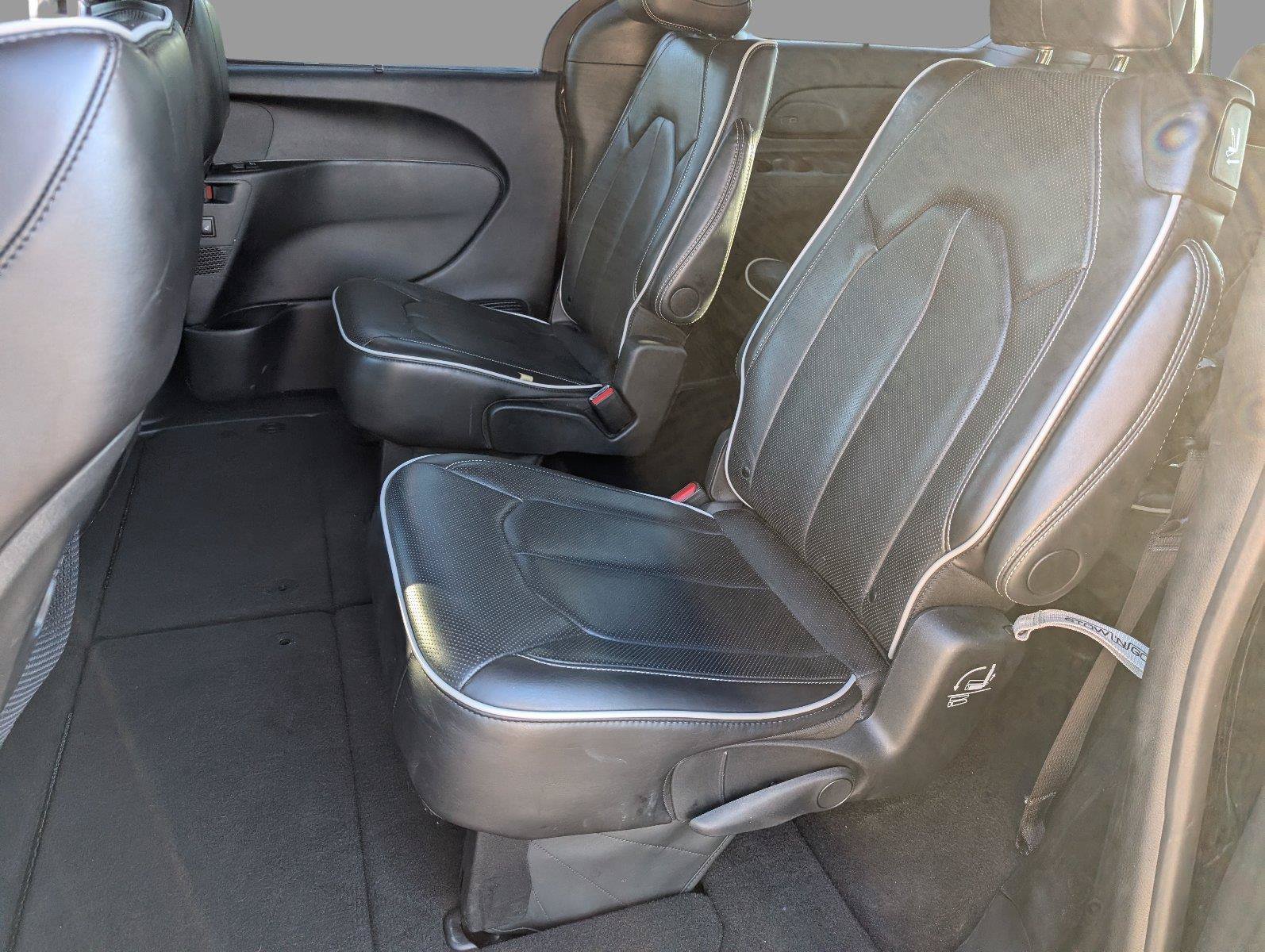 Used 2025 Chrysler Pacifica Limited FWD image 34