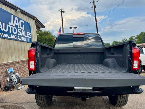 Used 2017 Chevrolet Silverado 1500 LTZ Z71 w/ LTZ Plus Package AWD/4WD image 12