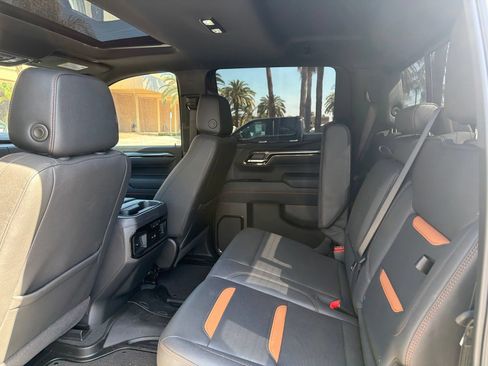 Used 2025 GMC Sierra 1500 AT4 w/ Technology Package AWD/4WD image 6