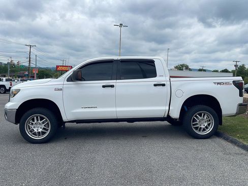 Used 2011 Toyota Tundra 4x4 CrewMax w/ TRD Off-Road Pkg image 4