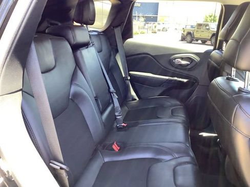 Used 2020 Jeep Cherokee Latitude Plus AWD/4WD image 31