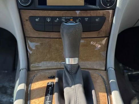 Used 2009 Mercedes-Benz E 350 4MATIC Sedan image 14