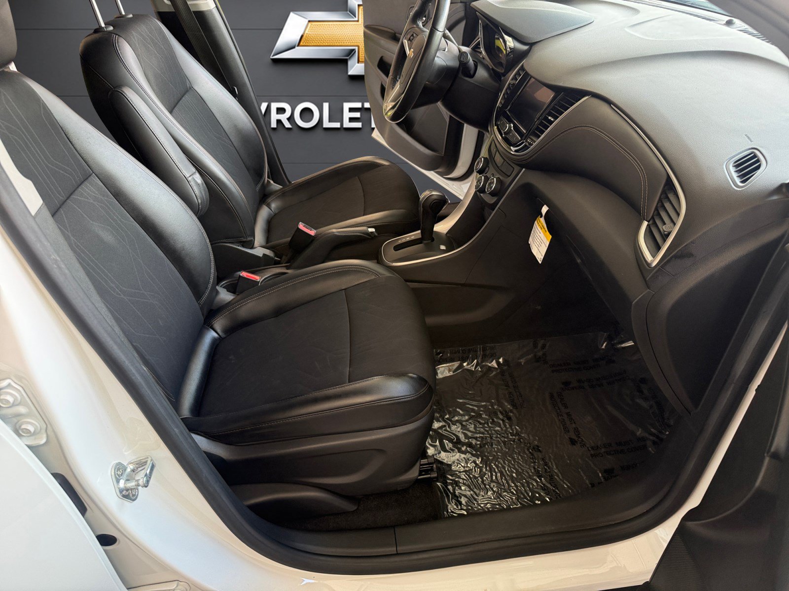 Used 2022 Chevrolet Trax LT w/ Sport Edition FWD image 12