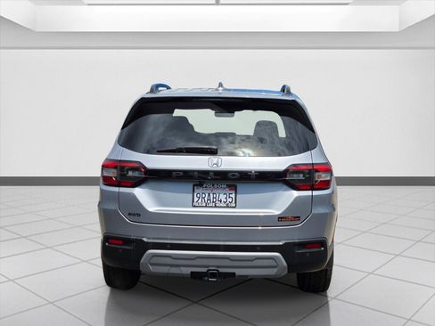 Certified 2025 Honda Pilot TrailSport image 6