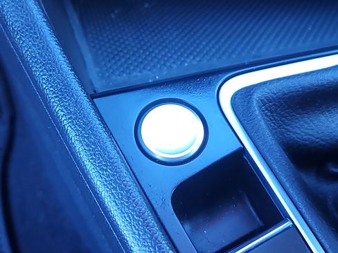 Certified 2023 Volkswagen Jetta SE w/ Panoramic Sunroof Package image 15