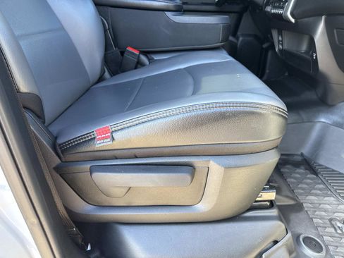 Used 2024 RAM 3500 Tradesman w/ Chrome Appearance Group image 11