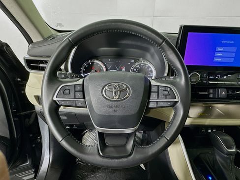 Used 2023 Toyota Highlander XLE image 15